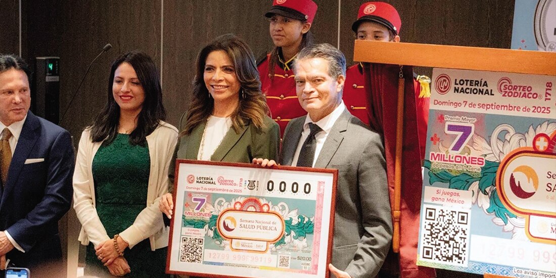 La directora de Lotería Nacional, Olivia Salomón (c.), y el subsecretario de Salud, Ramiro López, ayer, en la presentación del billete.