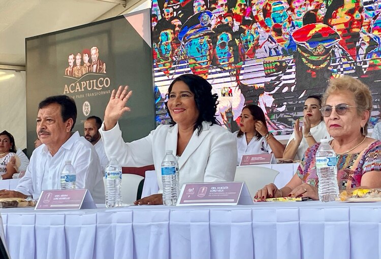 La alcaldesa Abelina López rinde cuentas tras tres años de gobierno, logrando un Acapulco libre de deudas.