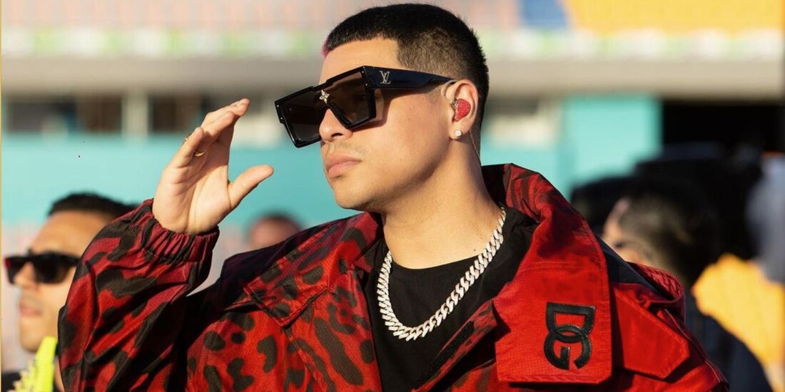 Eduin Caz hizo un "perreo" extremo y se lastimó