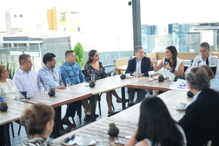 Ale Rojo de la Vega se reunió con el sector turístico.