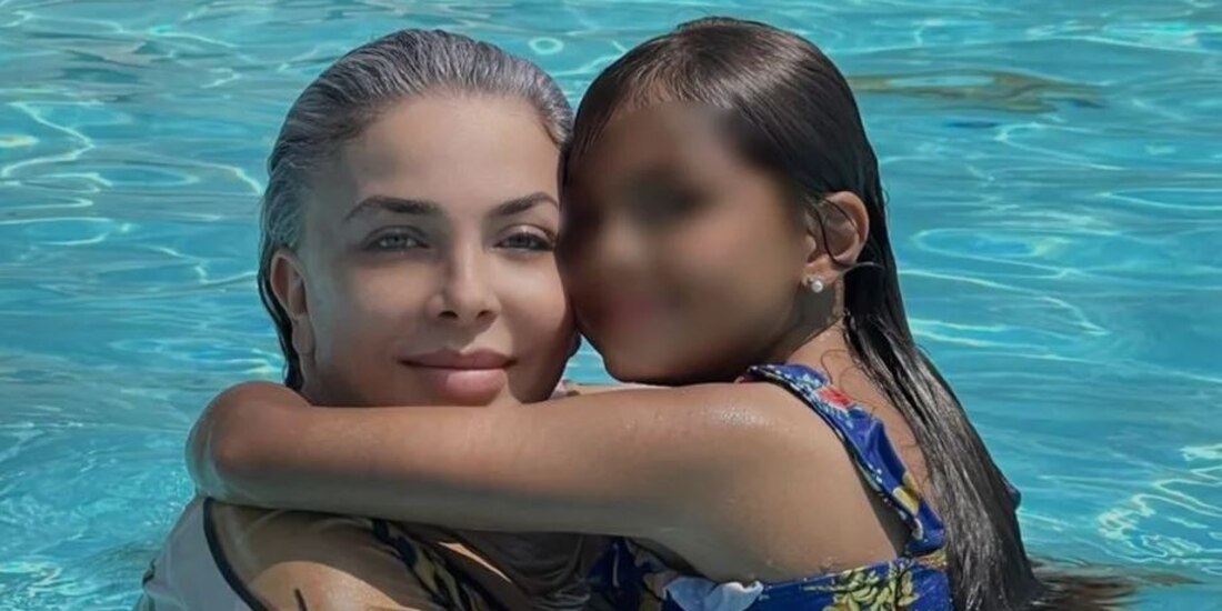 Destrozan a Verónica Castro por su FOTO con "más filtros que la alberca"