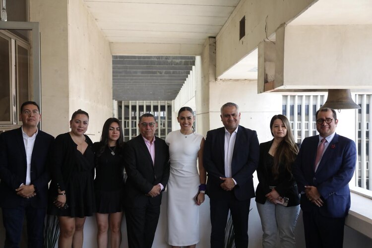 Ale Rojo de la Vega con el equipo de transición