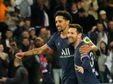 Lionel Messi celebra con Marquinhos tras su gol con el PSG ante el Lens, en la Ligue 1 de Francia.