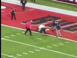 Un espontáneo ingresó al terreno de juego en el Super Bowl 2021.