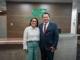 Autoridades de la CFE y el Gobernador de Yucatán.