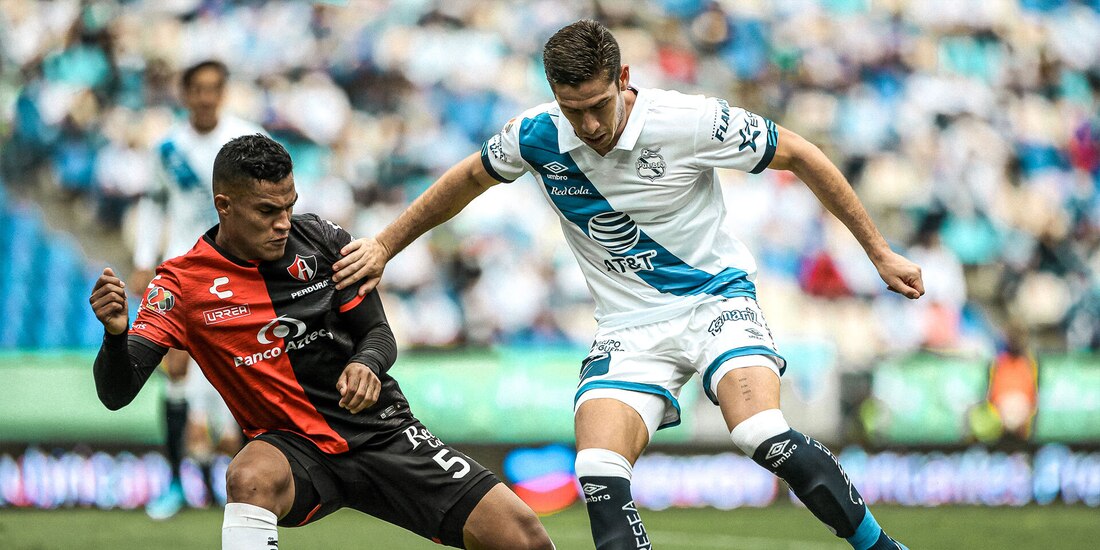 Puebla y Atlas se vieron las caras en la cancha del Estadio Cuauhtémoc.