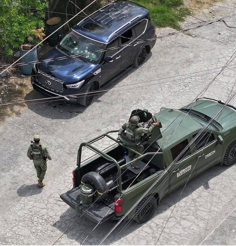 Camioneta con disparos localizada en la colonia Buenavista de Matamoros.