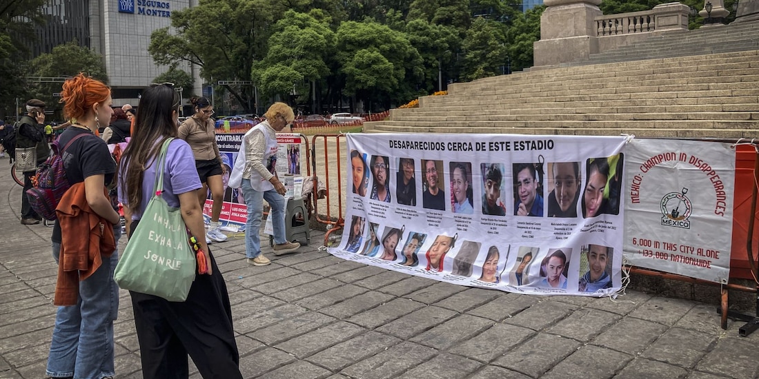 Fichas de búsqueda colocadas sobre Paseo de Reforma