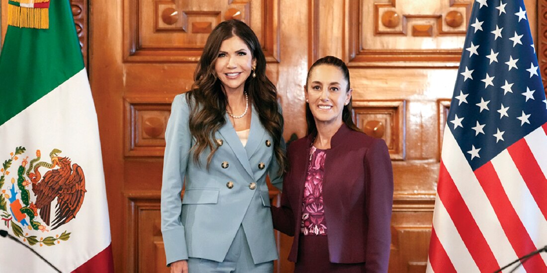 Claudia Sheinbaum con Kristi Noem, ayer, en Palacio Nacional.
