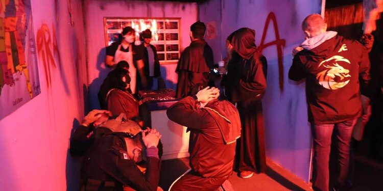 El personal que está trabajando dentro de la atracción, son servidores públicos de la alcaldía junto a los expertos en la materia.