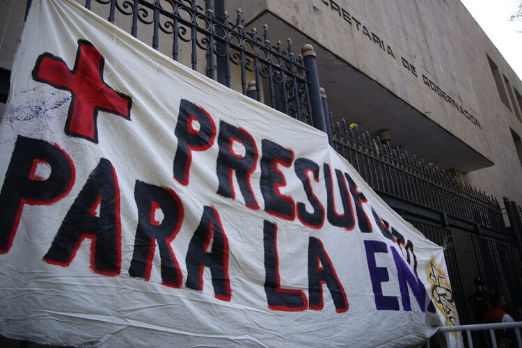 Los alumnos de la ENAH exigen más presupuesto