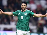 Raúl Jiménez celebrando su anotación ante Serbia.