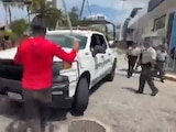 CETEG vandaliza patrulla de la GN en Acapulco; acusa que cuerpo de seguridad los "amenazó".