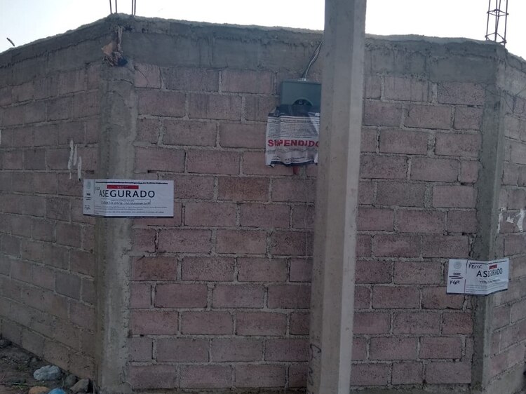 Sellos que se colocaron en el inmueble en Teotihuacan.