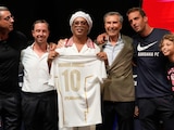 Ronaldinho en su presentación con el Ravenna.