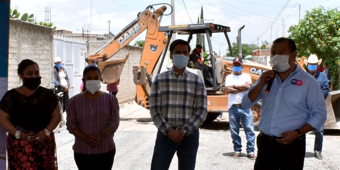 El alcalde Javier Casillas (de camisa a cuadros) en un evento público el pasado viernes.