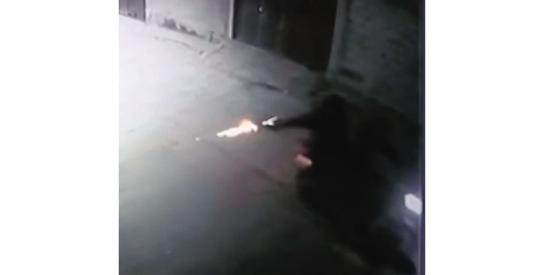 Un agresor abre fuego contra una de las casas.