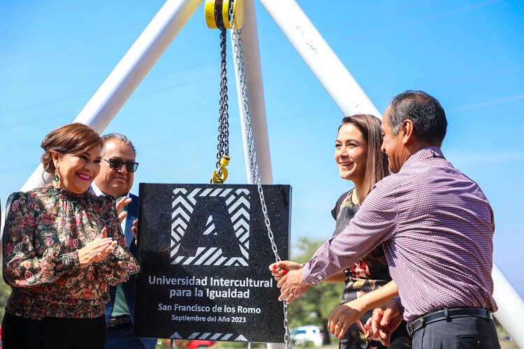 Ofrecerá educación media superior y superior a mujeres de comunidades rurales, madres jefas de familia y personas con discapacidad, entre otros sectores