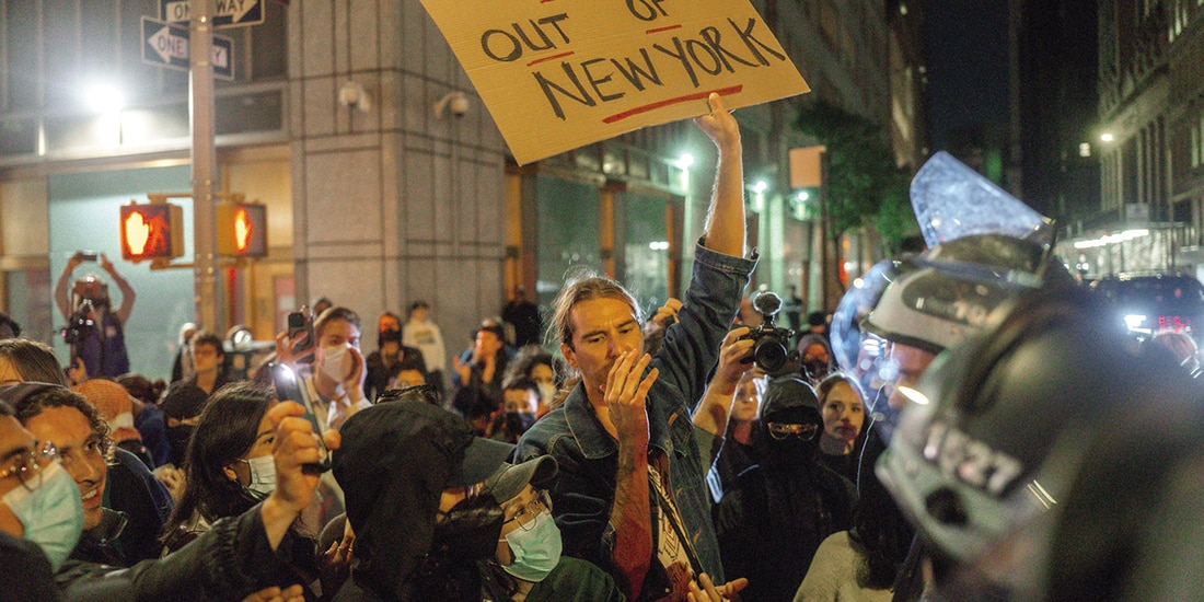 Manifestantes protestan contra redadas migratorias del ICE en Nueva York, el 21 de octubre.