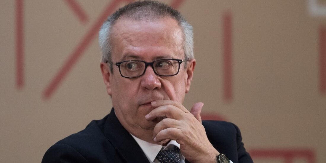 Carlos Urzúa falleció ayer.