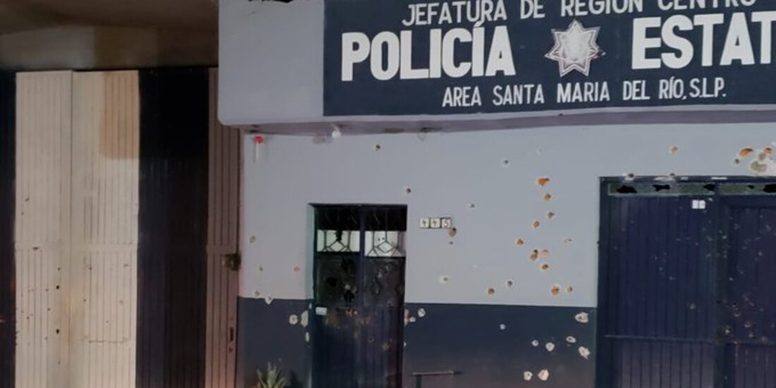 Atacan instalaciones de policía municipal en Santa María del Río.