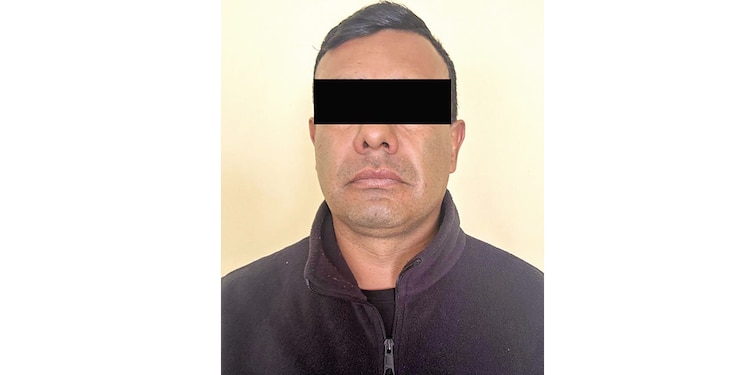 EL FUNCIONARIO local, cuya imagen fue difundida ayer por las autoridades.