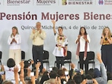 Al centro, la Presidenta Claudia Sheinbaum y el gobernador Alfredo Ramírez Bedolla.
