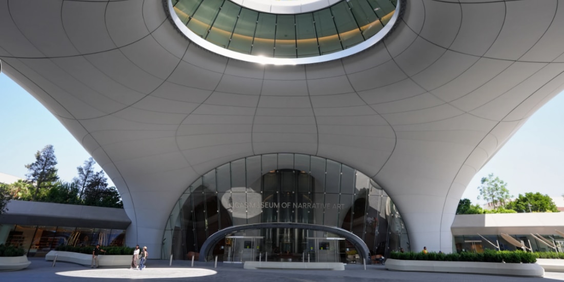Un óculo aparece entre dos entradas de patio al Museo Lucas de Arte Narrativo durante una vista previa del museo el lunes 31 de agosto de 2026 en Los Ángeles.