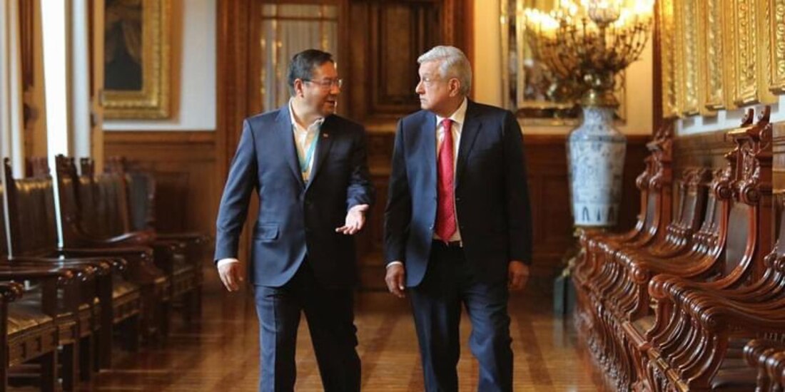 Luis Alberto Arce, presidente de Bolivia (izq.) y Andrés Manuel López Obrador (der.).
