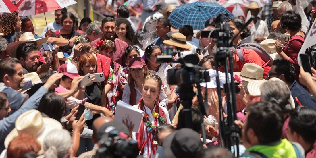 Decenas de personas buscaron acercarse a Claudia Sheinbaum.