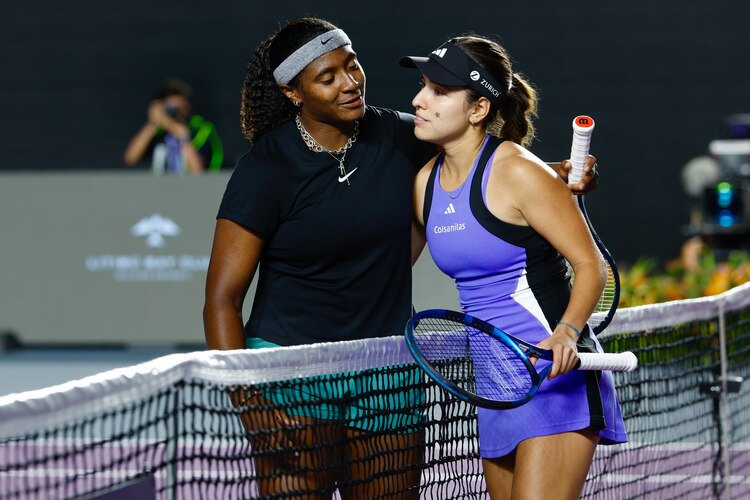 La estadounidense Hailey Baptiste y la colombiana Camila Osorio en el Guadalajara Open AKRON 2024