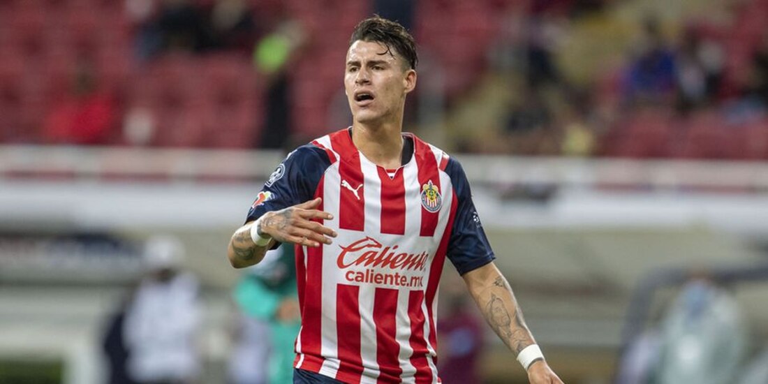Cristian "Chicote" Calderón durante el duelo entre Chivas y León en la Jornada 5 de la Liga MX.
