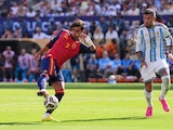 Ferran Torres saca un disparo de gol.