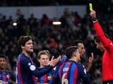 Futbolistas del Barcelona reclaman una decisión arbitral en la ida de semifinales de Copa del Rey contra el Real Madrid, el pasado 2 de marzo.
