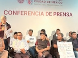 Autoridades capitalinas y vecinos de San Gregorio, ayer, en conferencia.