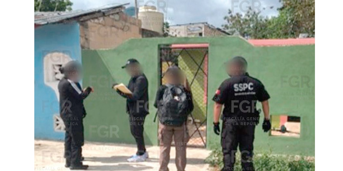 Elementos de la SSPC custodian el inmueble asegurado en el operativo en el que detuvieron a Josué Dorantes, ayer.