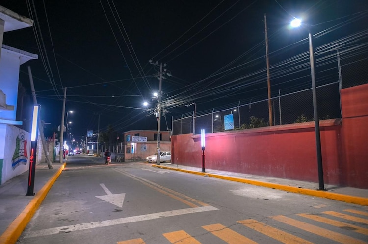 Alumbrado LED y botones de pánico transforman los trayectos en el Estado de México.