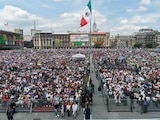 La presidenta Claudia Sheinbaum encabeza el cierre de la gira nacional "Honestidad y resultados" desde el Zócalo de la Ciudad de México.