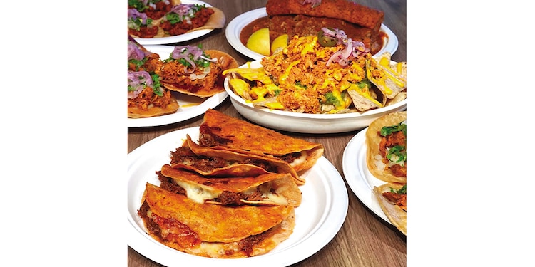 Las quesadillas de guisado son parte de su oferta.