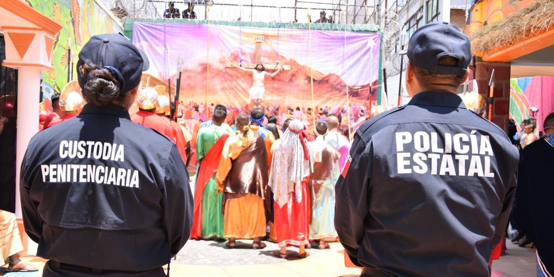 Elementos de la SSEM refuerzan la vigilancia en las principales carreteras y zonas turísticas del Estado de México.