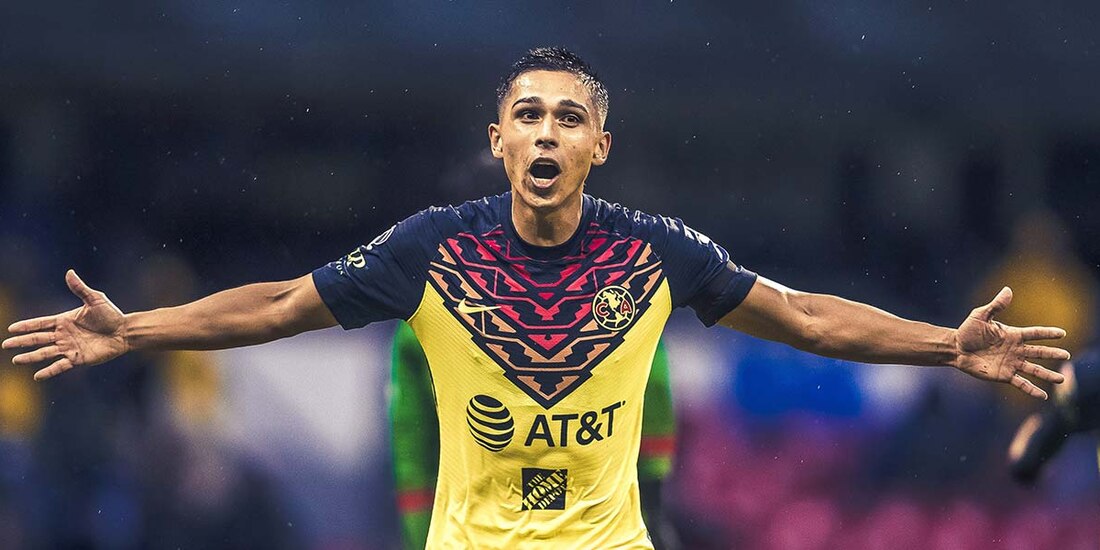 Chava Reyes hizo el primer gol del encuentro entre América y Necaxa.