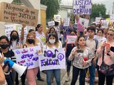 Protestan afuera de hotel donde Debanhi Escobar fue hallada muerta.