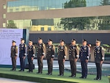 Altos mandos de la Sedena rinden protesta de bandera en la Plaza de la Lealtad durante ceremonia oficial.