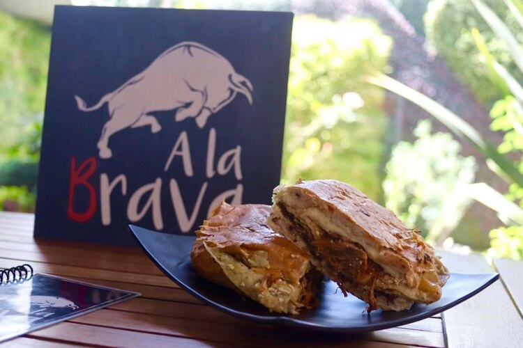 Antojitos A la Brava es una de las empresas que forma parte de Sahagún Gourmet