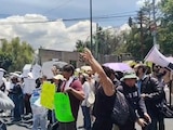 Aspirantes a la UNAM protestan contra examen de control.