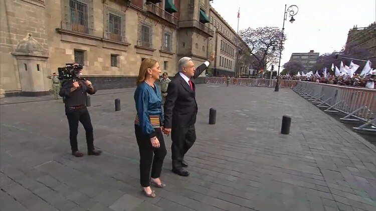AMLO a su salida de Palacio Nacional