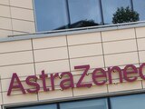 Logotipo de AstraZeneca en sus oficinas corporativas en Cambridge, Inglaterra.