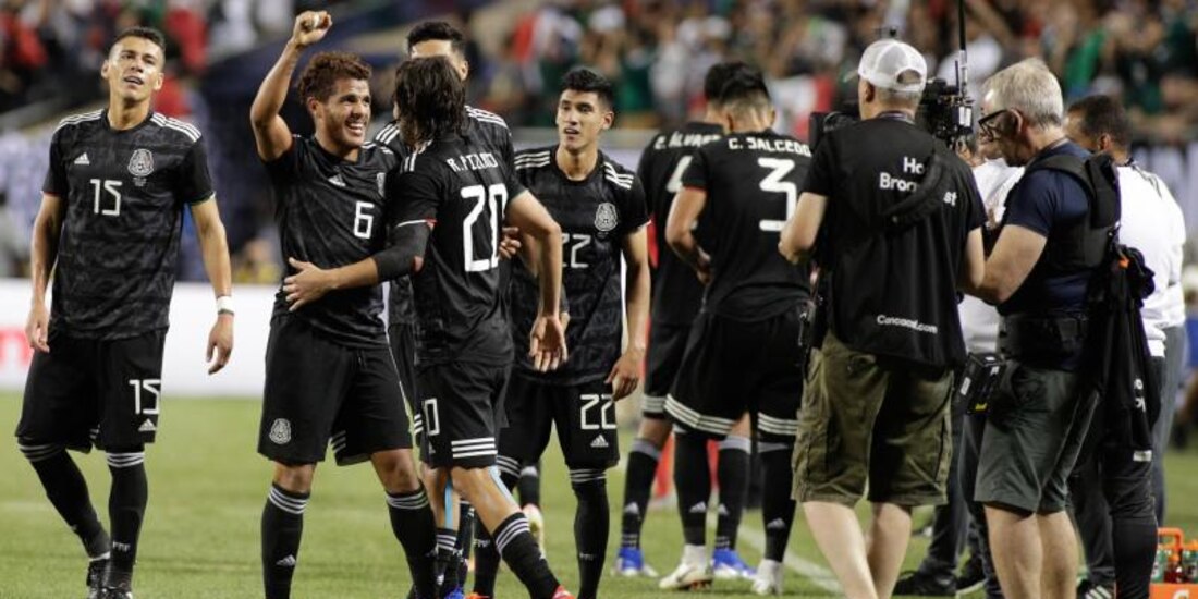Jugadores de la Selección Mexicana celebran un gol durante un partido del Tricolor en Estados Unidos en 2019.