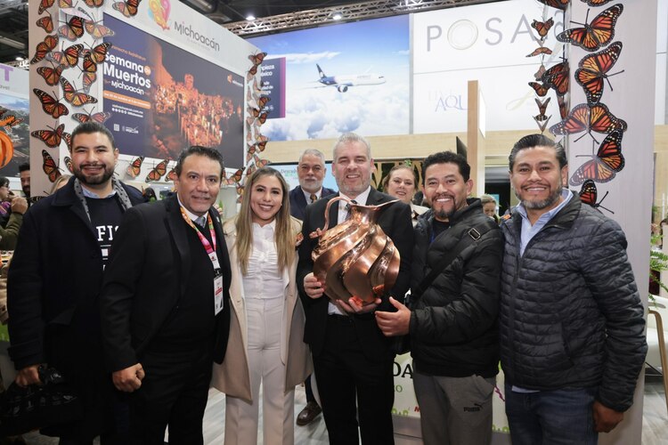 Alfredo Ramírez Bedolla, en su área de exposición, ayer.