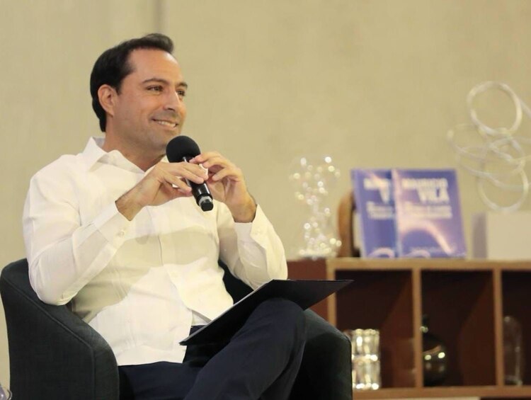 Gobernador Mauricio Vila Dosal presenta su libro ”Una historia de cambio y transformación”